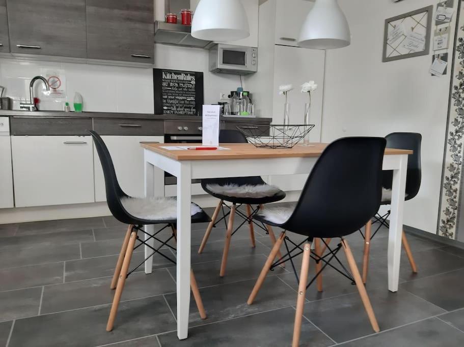 Bello Apartamento Graben-Neudorf Esterno foto